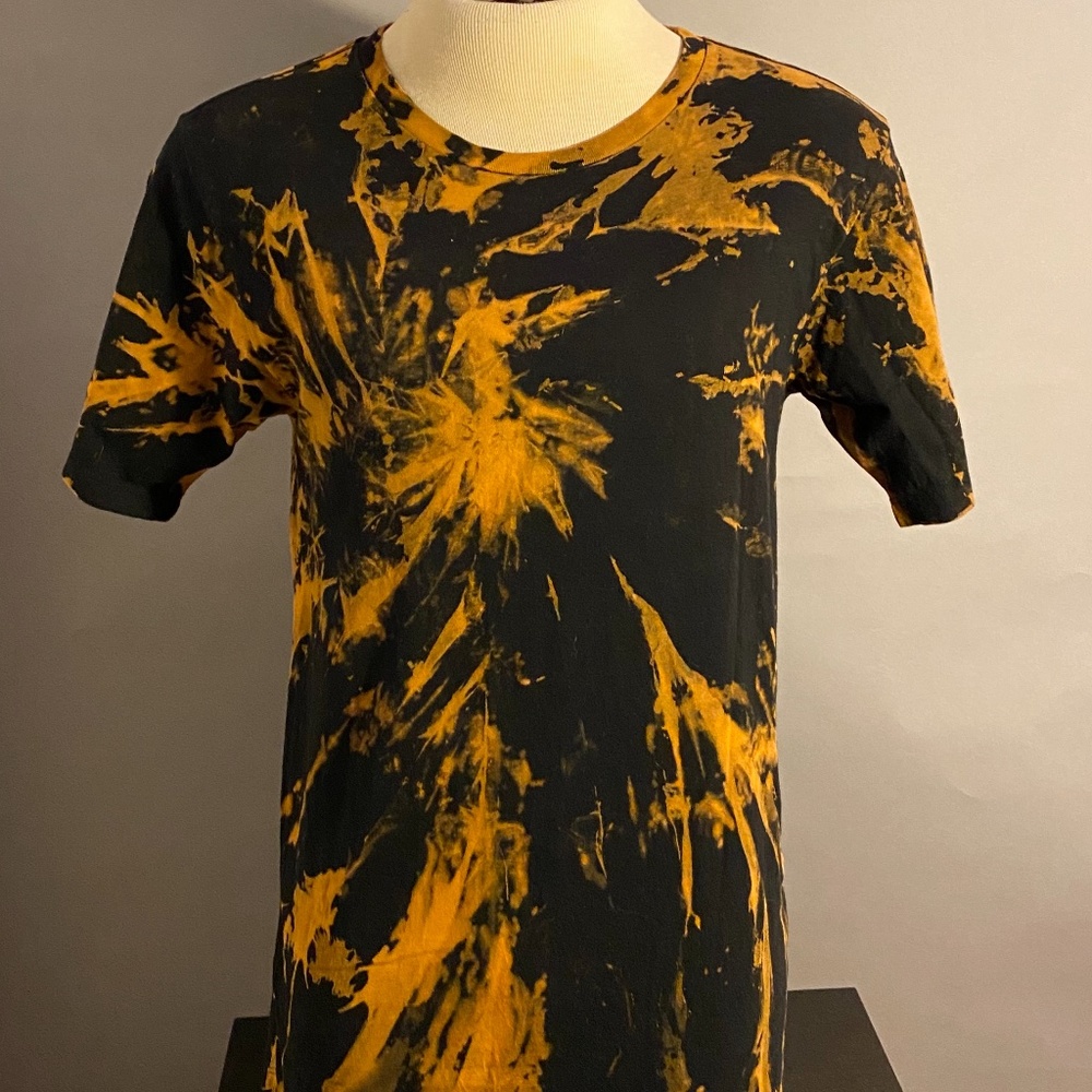 Black & Tan Long Hemline Tee by On the Byas